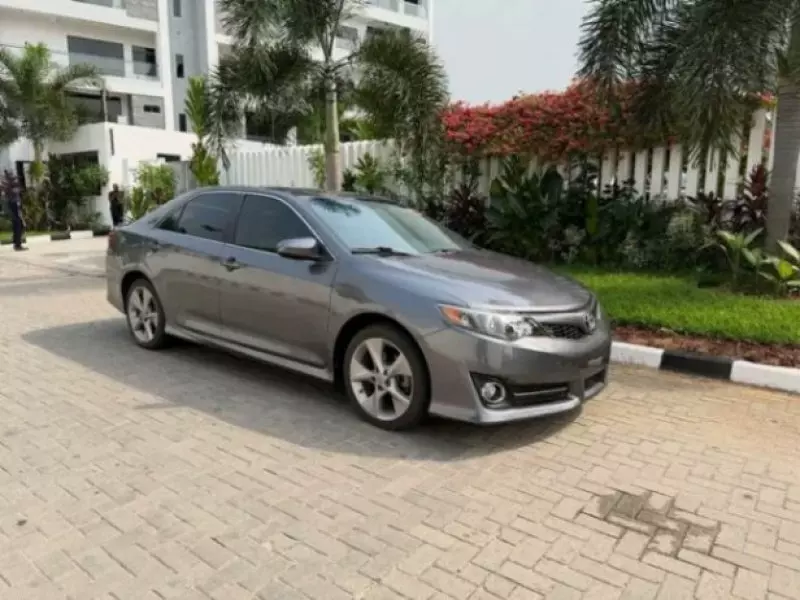 Toyota Camry   - 2013