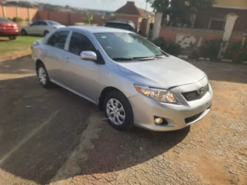 Toyota Corolla   - 2009