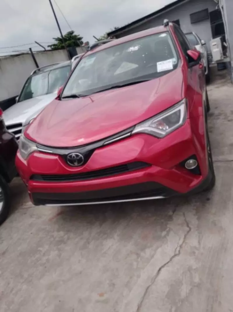 Toyota RAV 4   - 2017