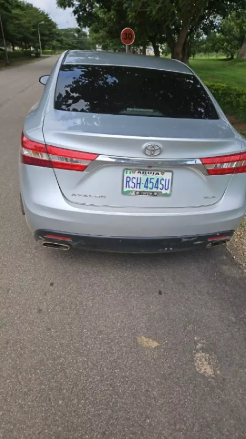 Toyota Avalon   - 2014