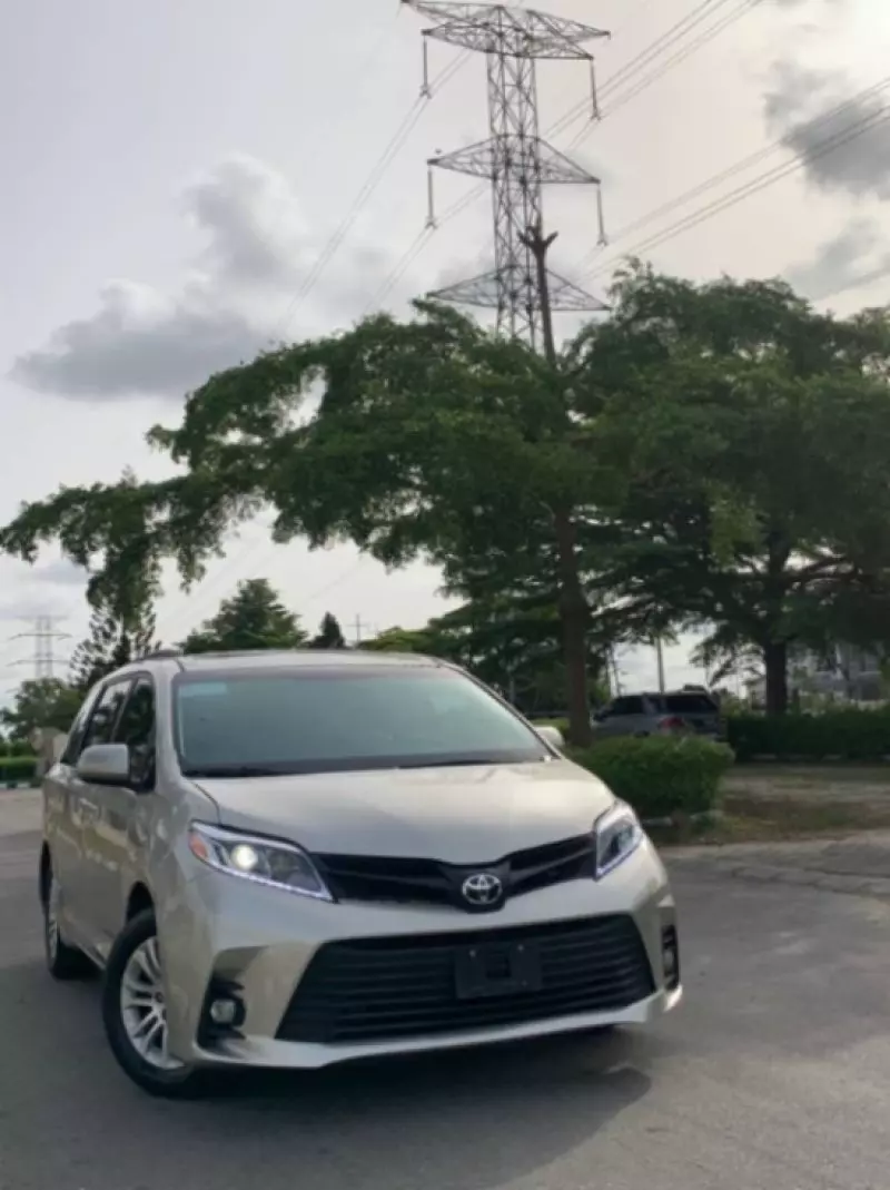 Toyota Sienna   - 2023