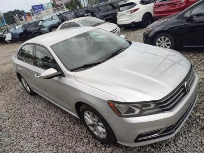 Volkswagen Passat   - 2018