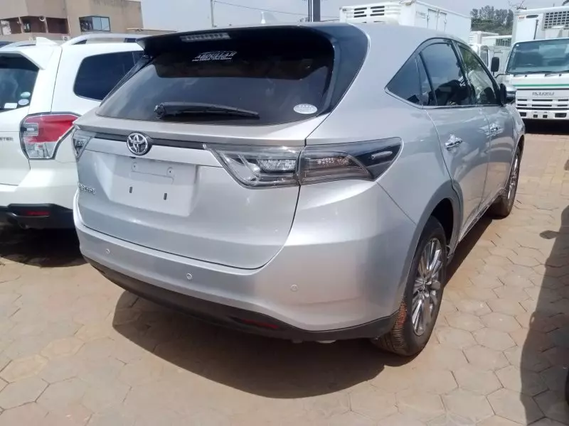 Toyota Harrier   - 2016