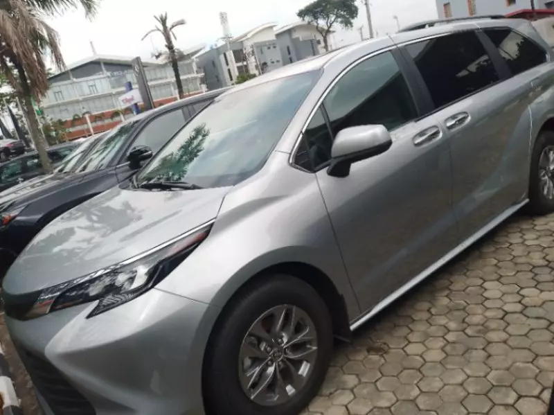Toyota Sienna   - 2025