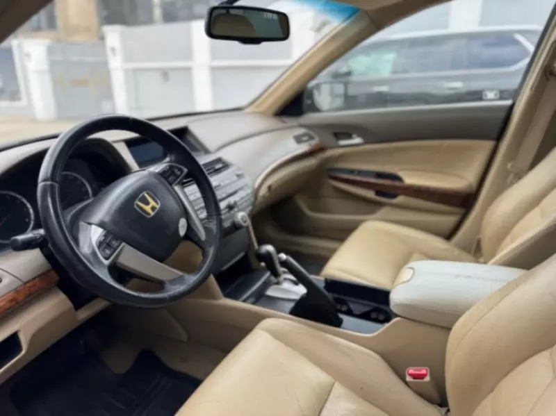 Honda Accord   - 2010