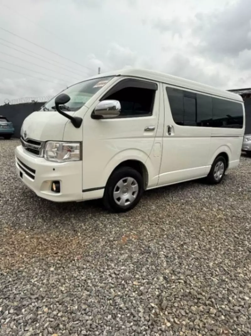 TOYOTA Hiace   - 2012