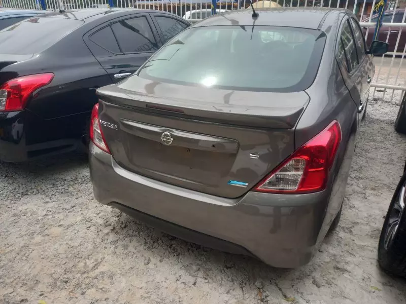 Nissan Versa   - 2015