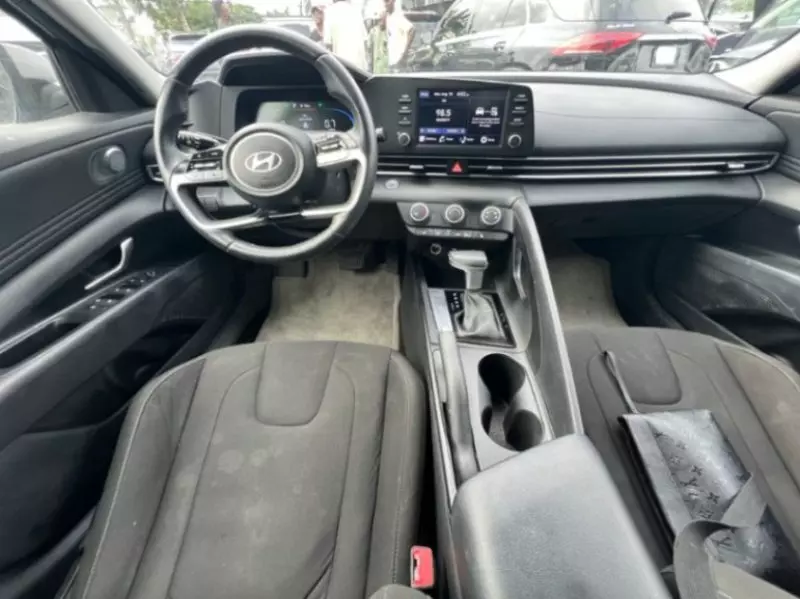 Hyundai Elantra - 2024