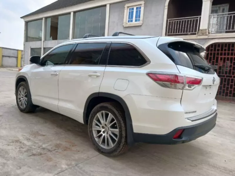 Toyota Highlander   - 2016