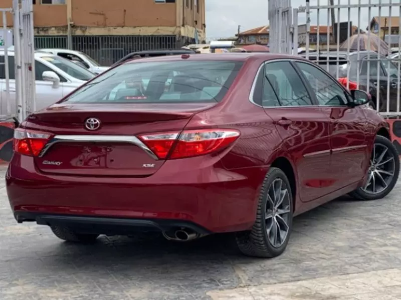 TOYOTA Camry - 2015