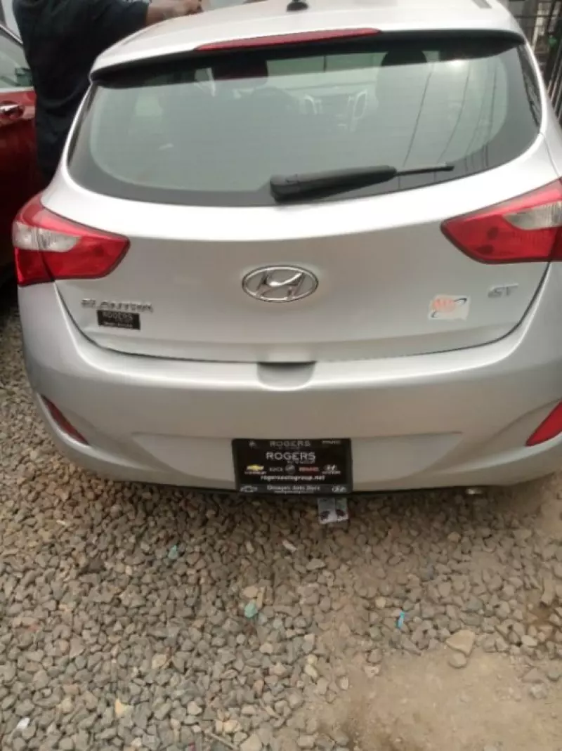 Hyundai Elantra   - 2014