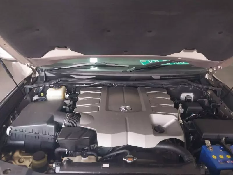TOYOTA Landcruiser  V8   - 2017