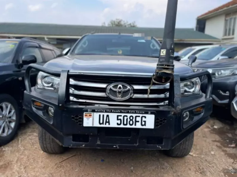 TOYOTA Hilux   - 2015