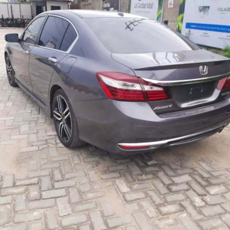 Honda Accord   - 2017