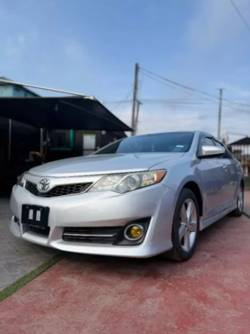 TOYOTA Camry - 2012