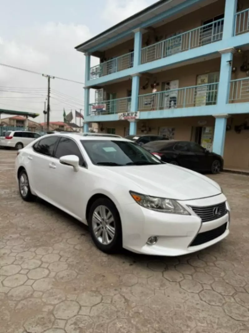 Lexus ES   - 2013