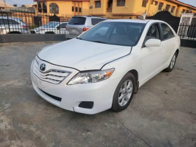 Toyota Camry   - 2010