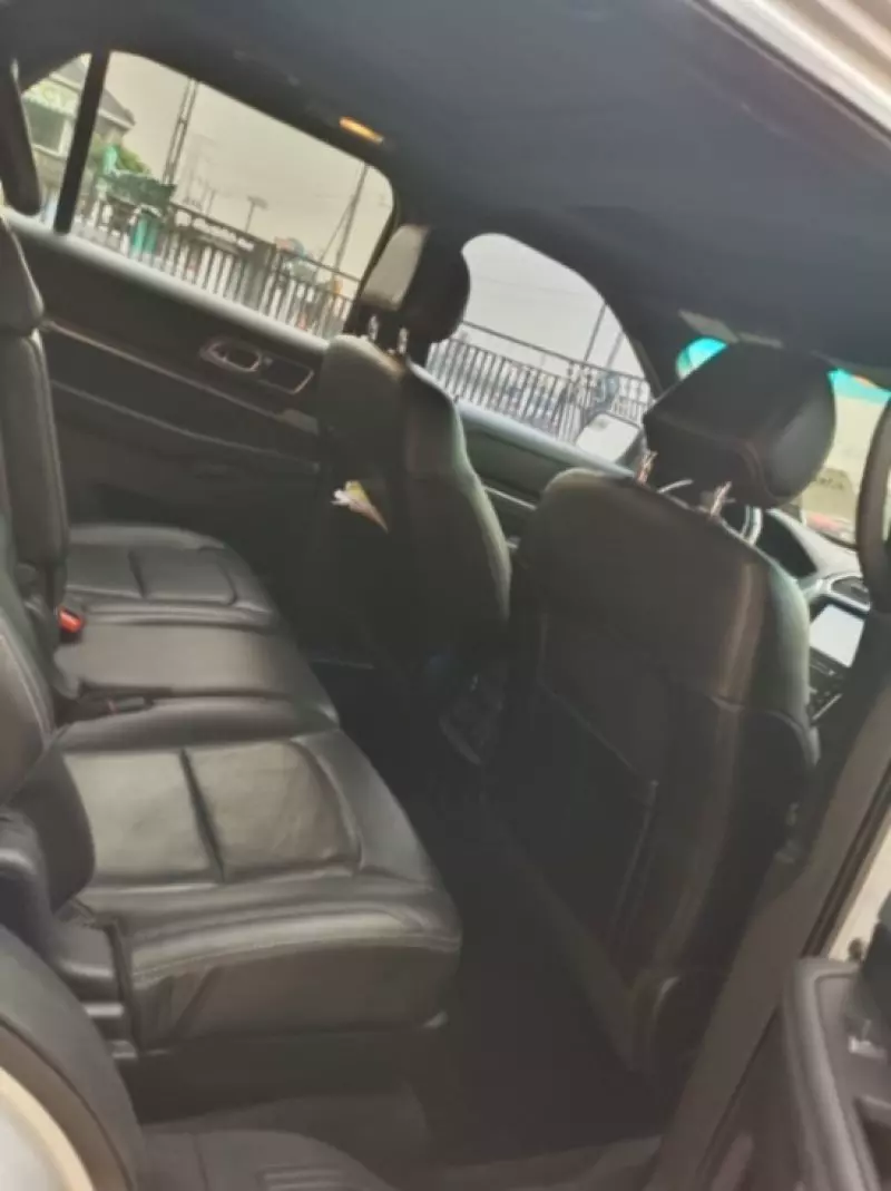 Ford Explorer   - 2016