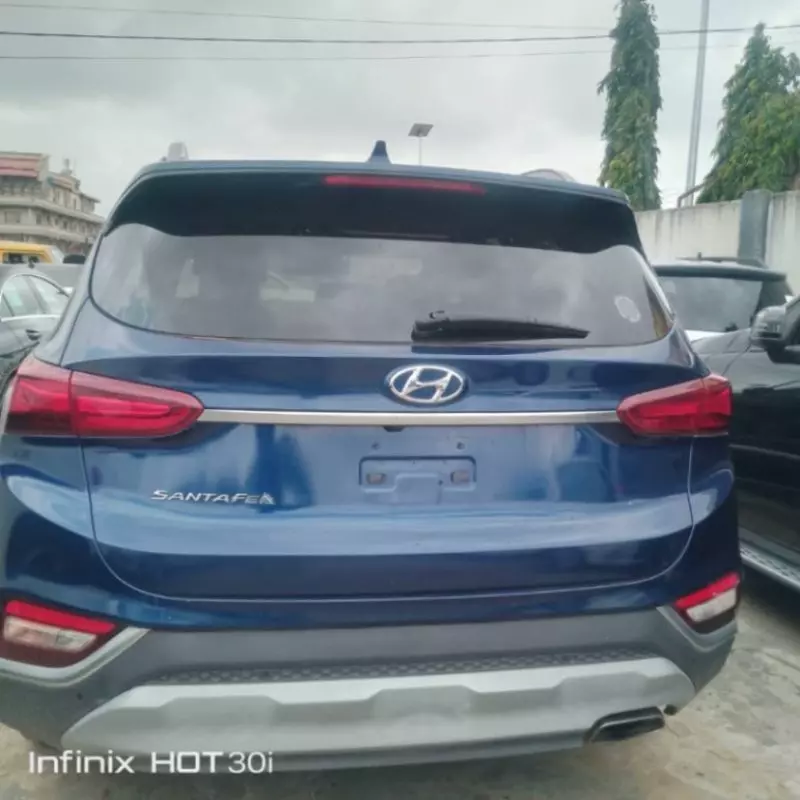 Hyundai Santa Fe   - 2019