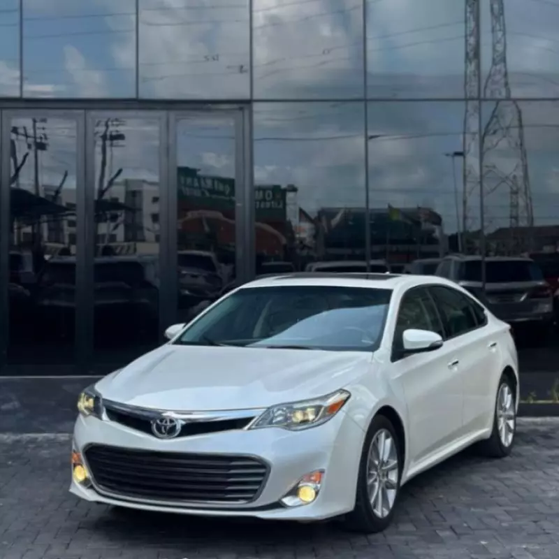Toyota Avalon   - 2013