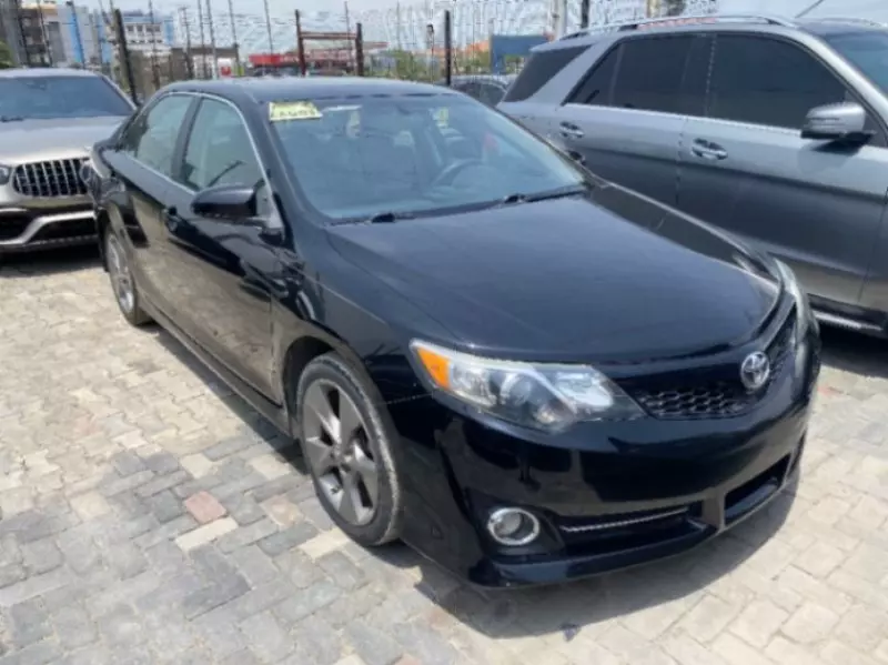 TOYOTA Camry - 2012