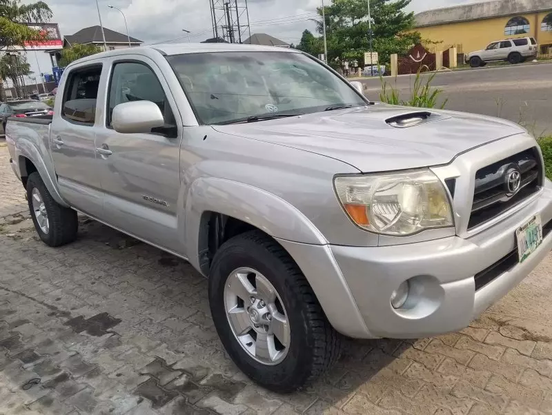 Toyota Tacoma   - 2005