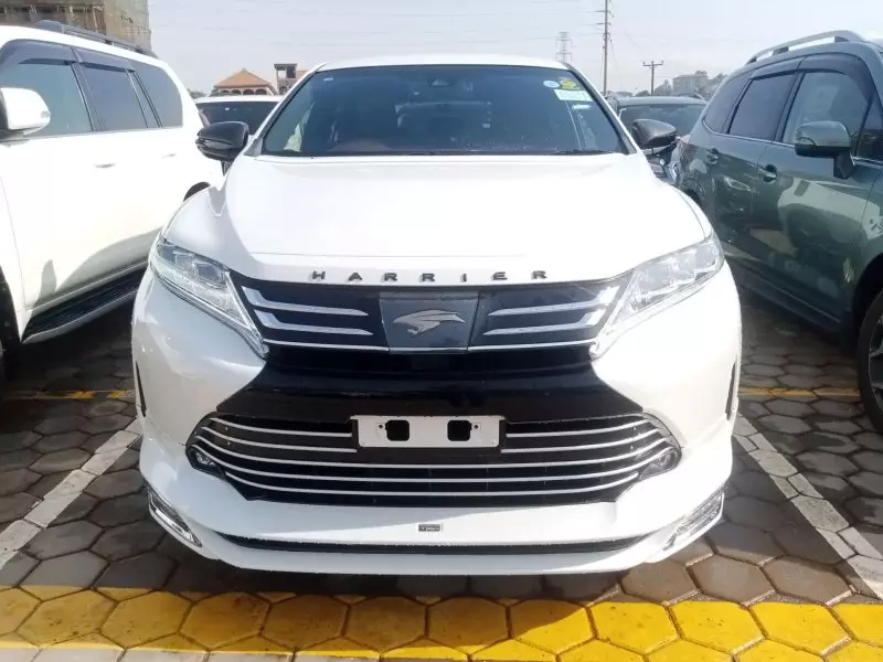 Toyota Harrier   - 2017