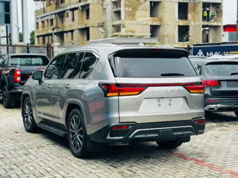 Lexus LX 600   - 2023