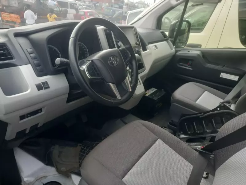 Toyota Hiace   - 2022