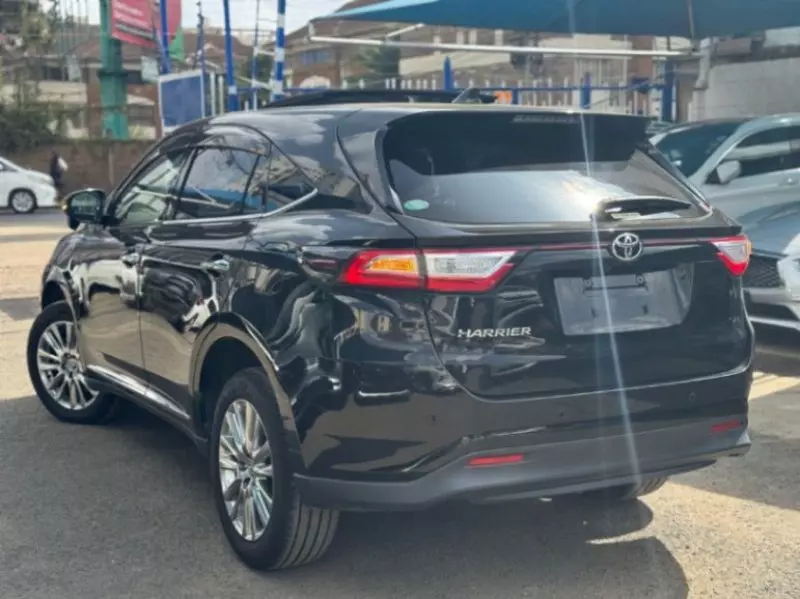 Toyota Harrier   - 2019