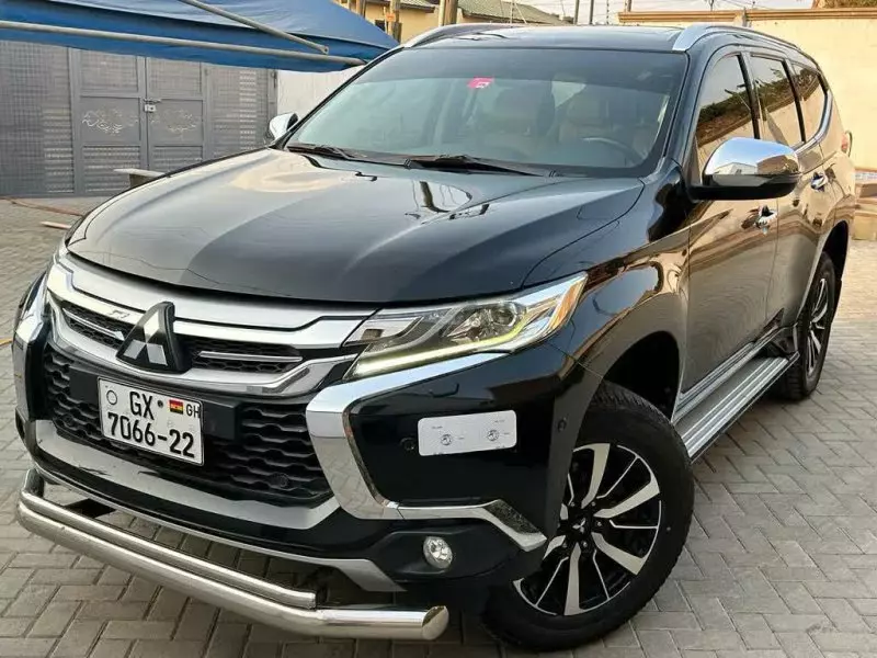 Mitsubishi Montero Sport   - 2017