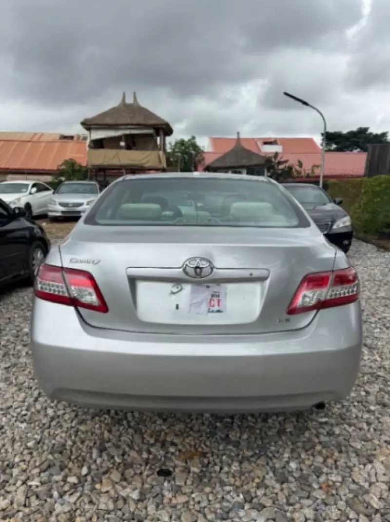 TOYOTA Camry   - 2010