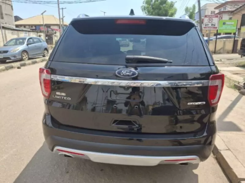 Ford Explorer   - 2016