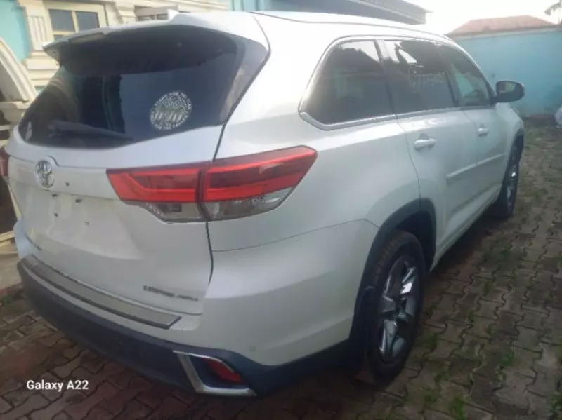 Toyota Highlander   - 2018