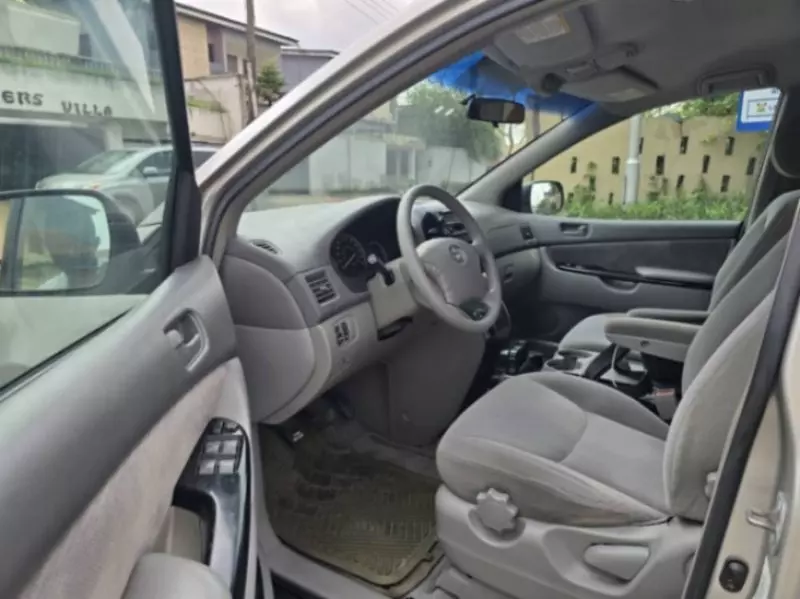 TOYOTA Sienna   - 2004