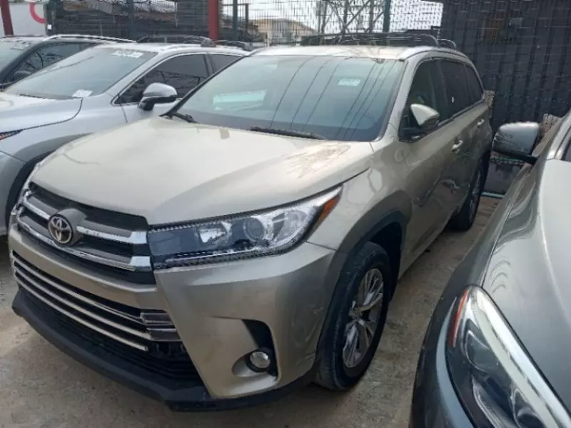 Toyota Highlander   - 2015