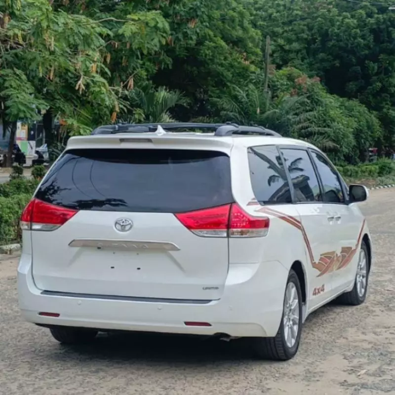 TOYOTA Sienna   - 2012