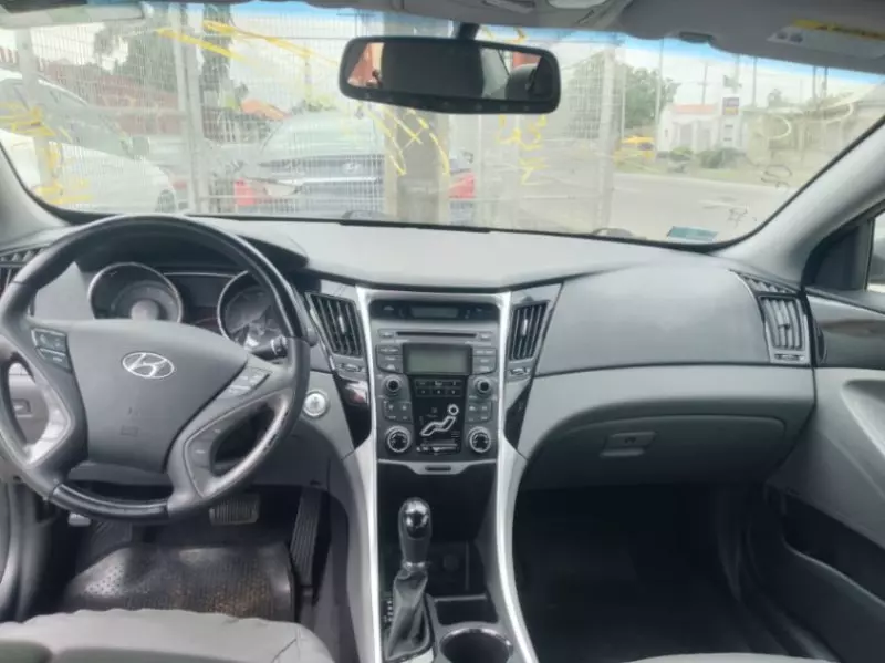 Hyundai Sonata   - 2012