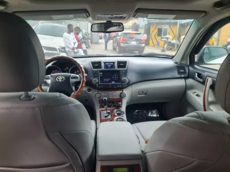 TOYOTA Highlander   - 2011
