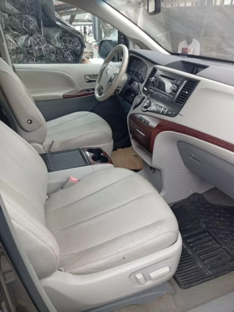 TOYOTA Sienna   - 2014