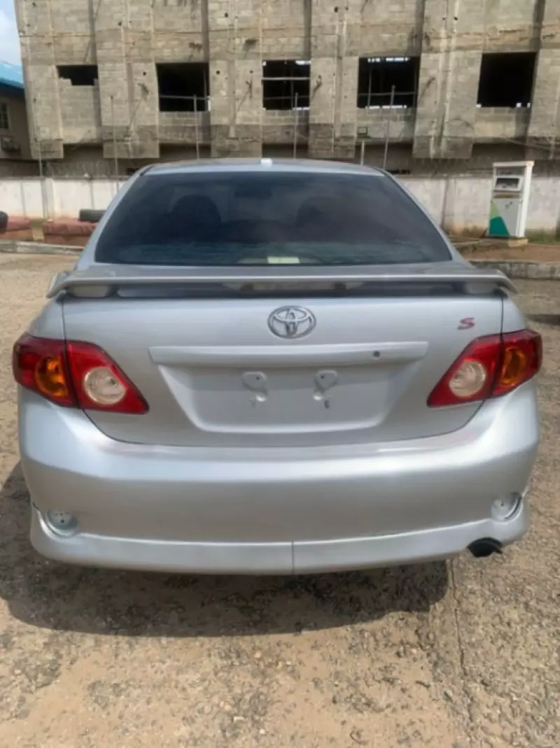 Toyota Corolla   - 2009