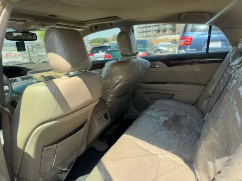 Toyota Avalon   - 2009