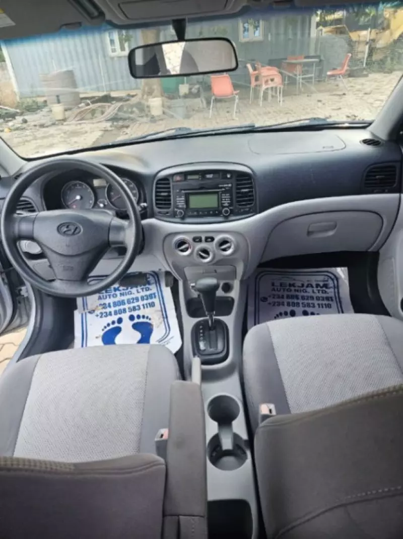 Hyundai Accent   - 2011