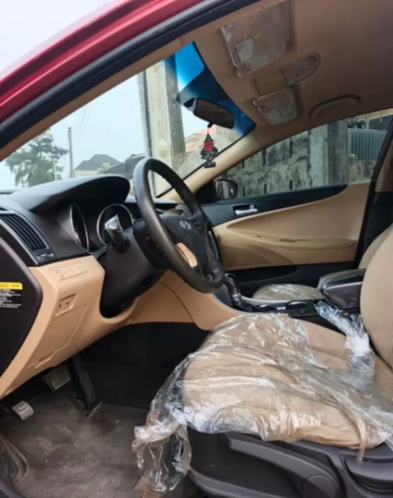 Hyundai Sonata   - 2013