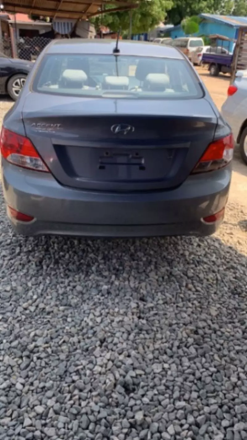 Hyundai Elantra   - 2013