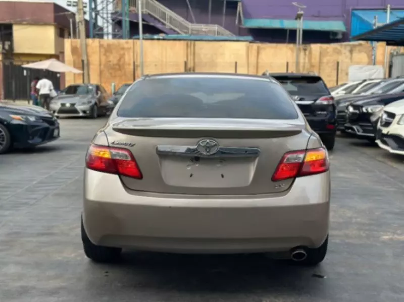 Toyota Camry   - 2009
