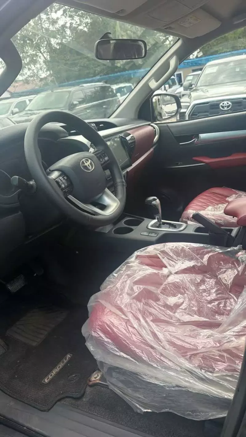 TOYOTA Hilux   - 2016