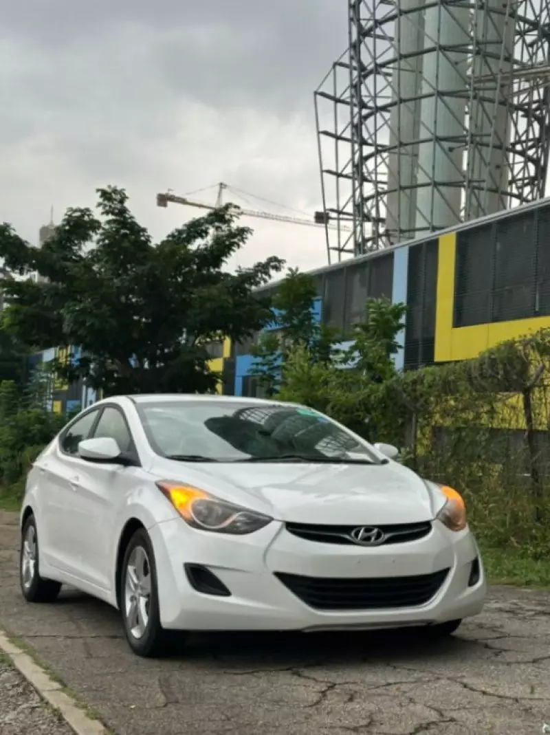 Hyundai Elantra   - 2013