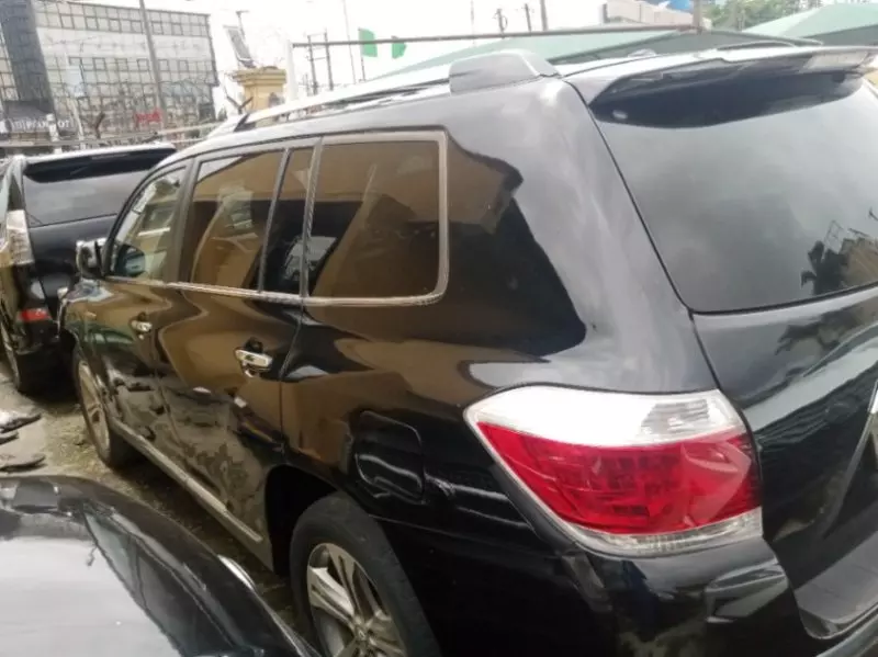 Toyota Highlander   - 2011