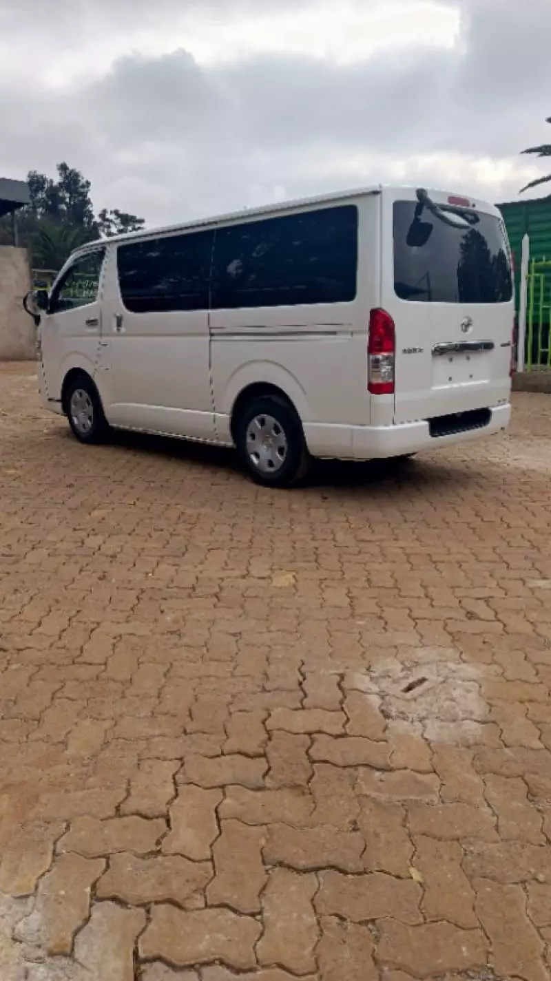 Toyota Hiace   - 2018